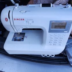 Singer Superb 2010 Computerized Programmable Sewing Machine W/ Pedal - WORKING