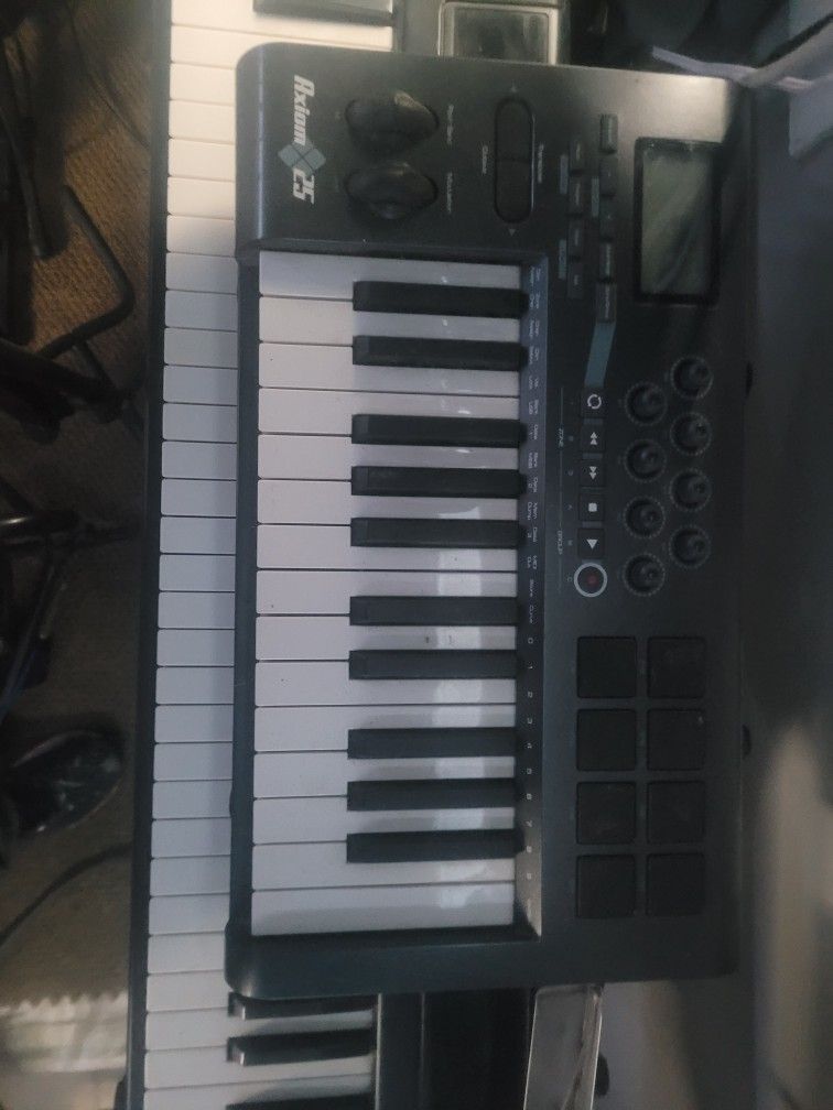M-Audio Axiom 25 Advanced 25-Key Semi-Weighted USB MIDI Controller