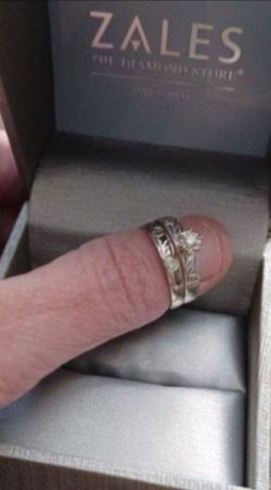 10k Pure White Gold  Diamond Never Used Oly Sized It !  6 Pics Up Its Over Beautiful Never Used It! Pick Up Only  Deltails Below Pics Up  Or Best Offe
