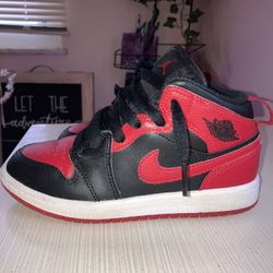 Jordan1 Mids Banned