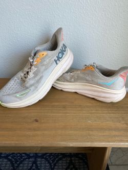 HOKA Clifton 9 Running Shoes Women’s Size 9.5
