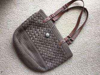THE SAK HANDBAG TOUPE W/BROWN LEATHER STRAPS.  CLEAN AND EX. COND.   LIKE NEW. 12”X 15” $20
