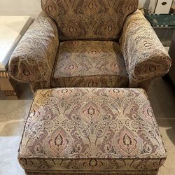 Oversized Chair With Ottoman