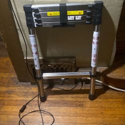 6 Foot Adjustable Ladder