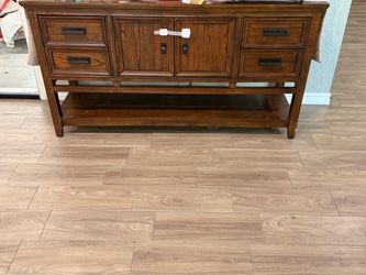 Serving table