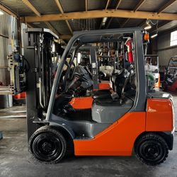 TOYOTA PROPANE FORKLIFT 