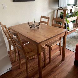 Table With 4 Chairs 