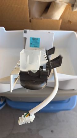 Servo ice maker