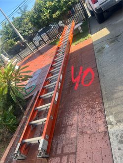 Escalera de 40 pies de fibra de vidrio perfectas, condiciones muy barata Escalera de 40 pies de fibra de vidrio perfectas, condiciones muy barata