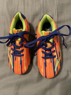 Kids soccer cleats size 9