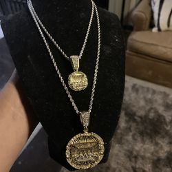 Set of 2 last supper pendants with 20in and 16in rope chain