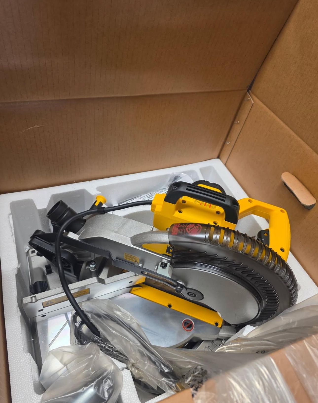 DEWALT 15 Amp Corded 10 in. Compound Single Bevel Miter Saw