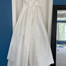 David’s Bridal Galina Strapless Shantung Taffeta Sweetheart Wedding Ballgown Dress