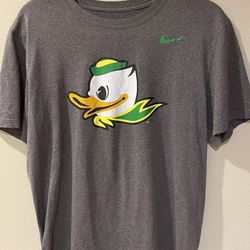 Nike men's heathered gray Oregon Ducks "Fighting Duck" graphic shirt 