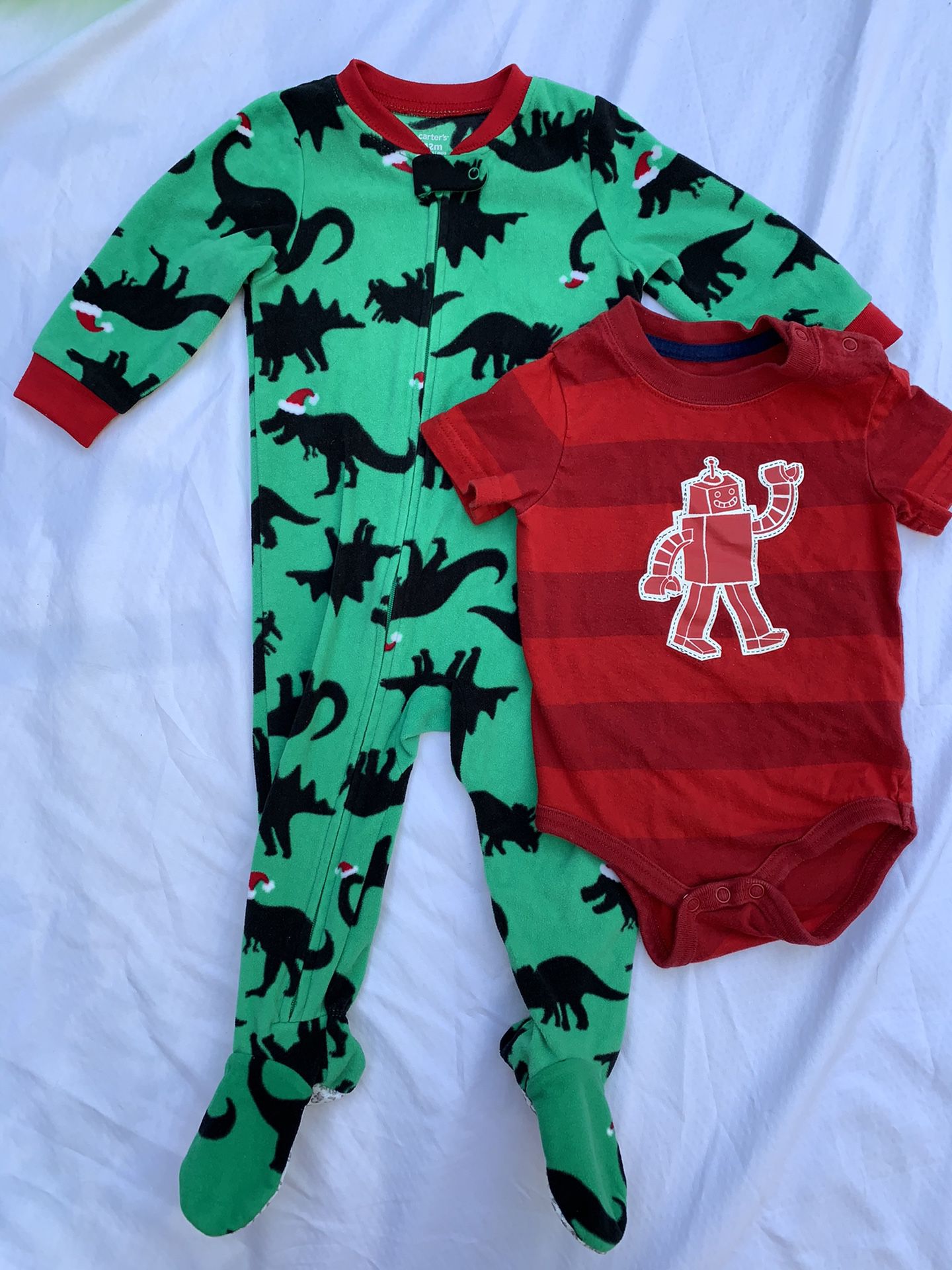 Baby boys 2 piece lot robot 🤖 dinosaur 🦖 sleep n play fleece shirt pajamas size 12 months