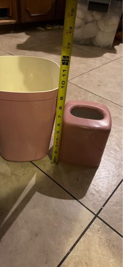 Pink Bathroom Accessory Set – Wastebasket and Toothbrush Holder