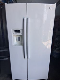 GE side by side fridge fully functional