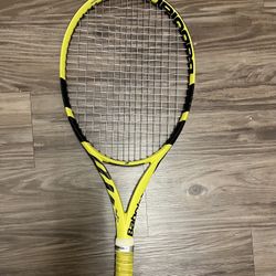 yellow Babolat tennis racket pure aero lite