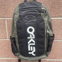 Oakley Backpack 🎒 