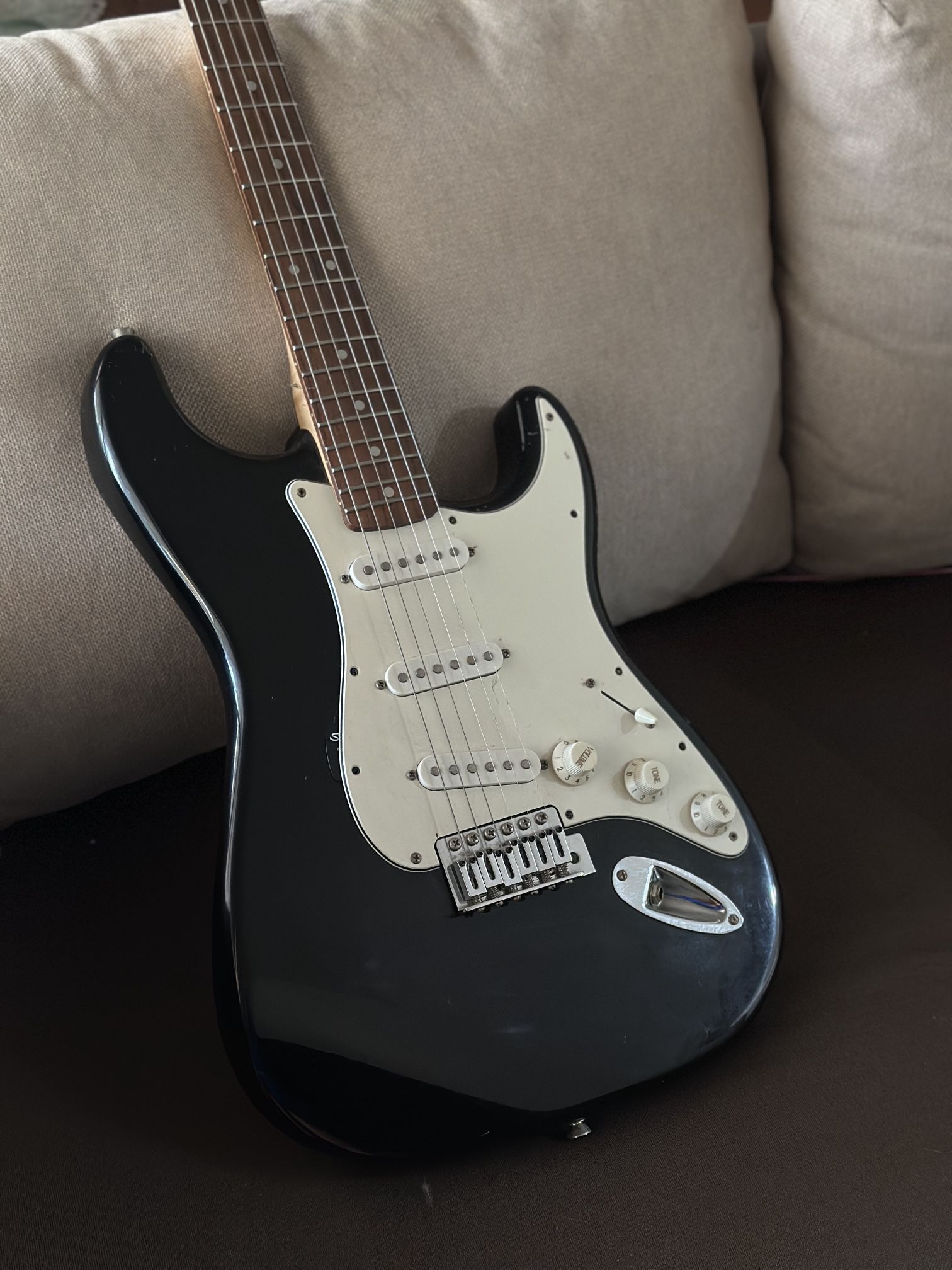 Squier Strat by Fender – 2000s – Black – Great Condition