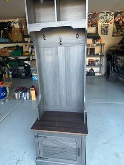 Coat & purse Stand Victorville