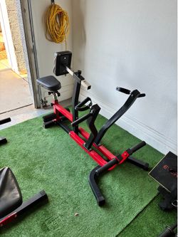 Seated row machine