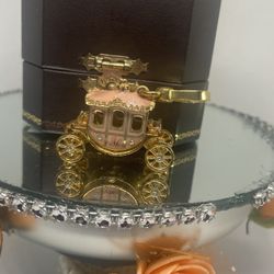 The Límited Edition Princess Pink Carriage Charm Bracelet by Juicy Couture is a stunning accessory perfect for special occasions like engagements, wed