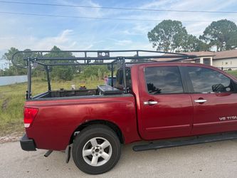 Nissan Titan V8 Crew Cab Pickup Truck