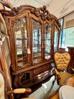 AICO By Michael Amini PALAIS ROYALE China Cabinet