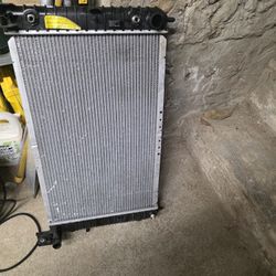28" Radiator For 2003 Chevy Silverado 