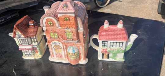 House cookie jar with House teapots