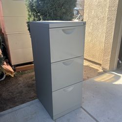 3-Drawer Filing Cabinet w/ lock & key!