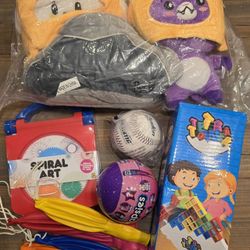 Xmas Gift Toy Bundle Tetra Tower, Spiral Art, Snapsies, Foxy Boxy Plush Rocky