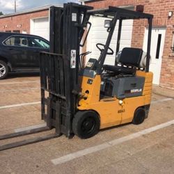 CAT Caterpillar Forklift in GREAT condition Low Hours 