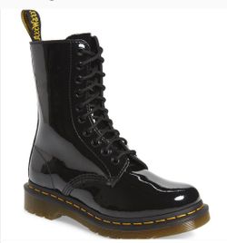 ***New Women's Dr. Martins***