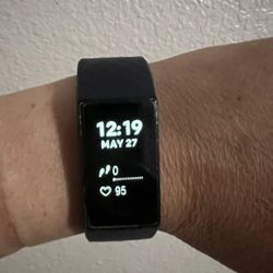 Fitbit Charge 4