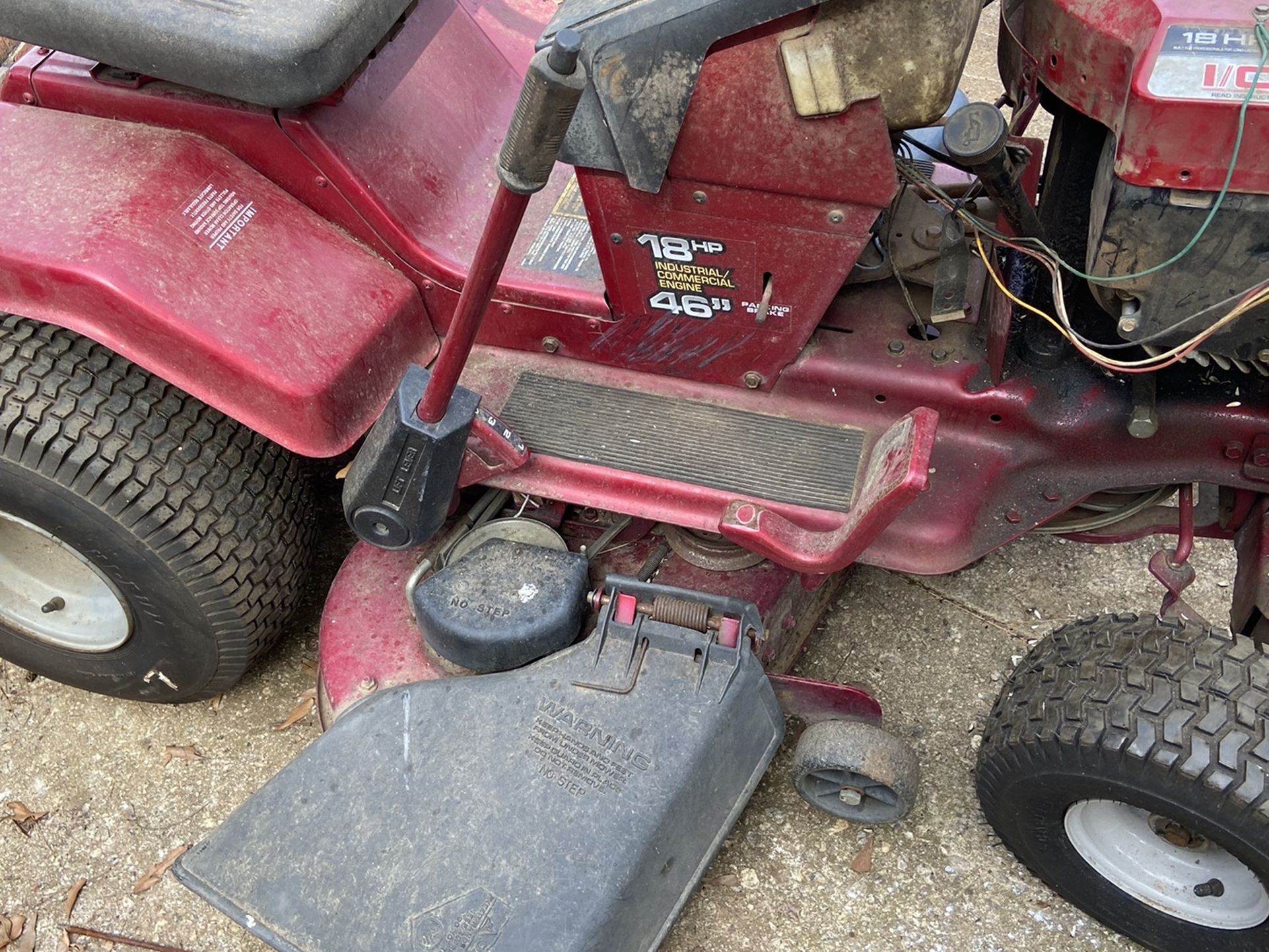 Murray Riding Mower ( Parts Or Repair )