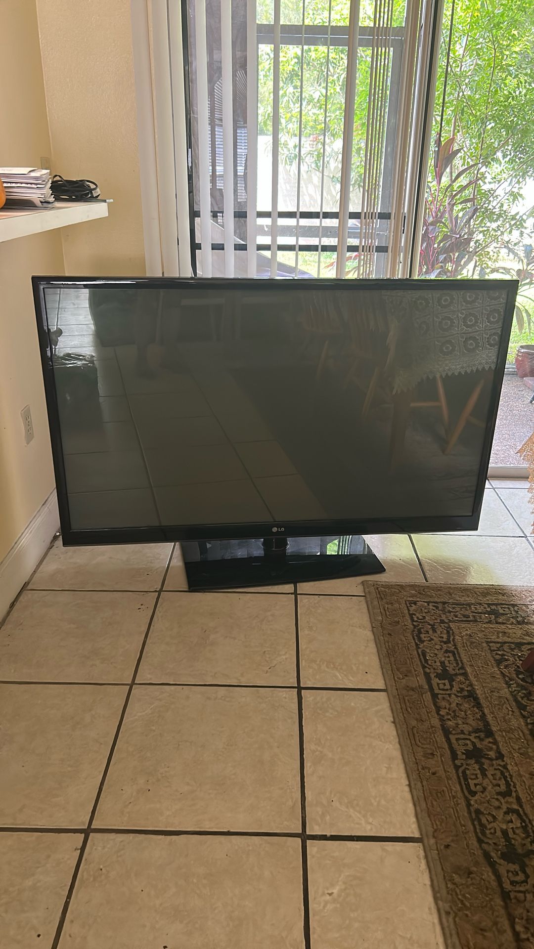 LG 60 Inches TV Flat Screen 6 Months Of Use