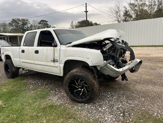 WE SELL PARTS ONLY 2006 SILVERADO DISEL 4x4