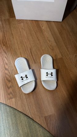 MENS under armor sandals / size 10 US