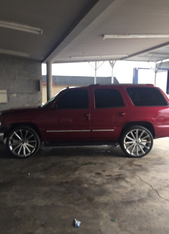 2004 Chevrolet Tahoe LT with 26 inch rims