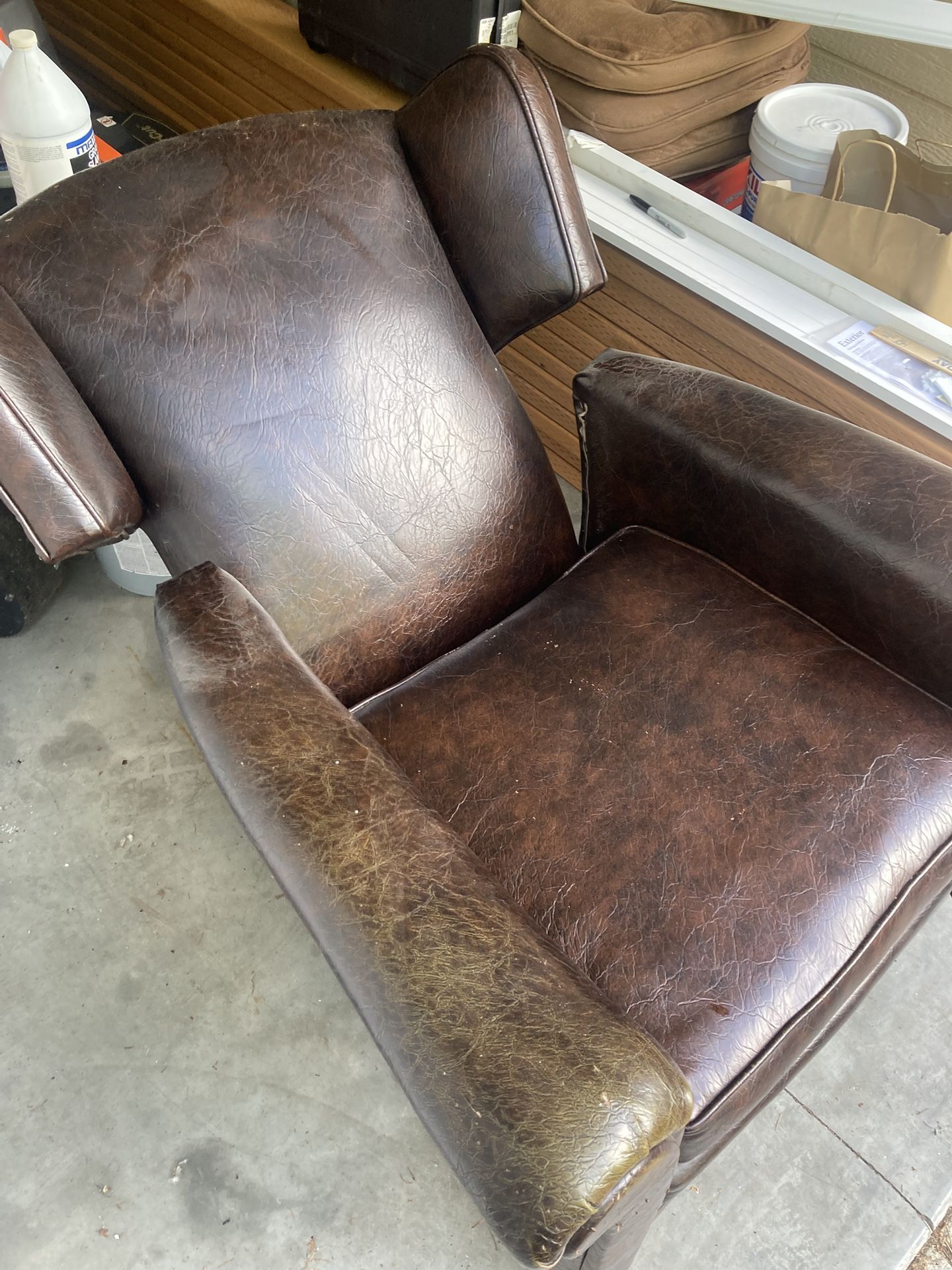 Brown Antique vinyl recliner