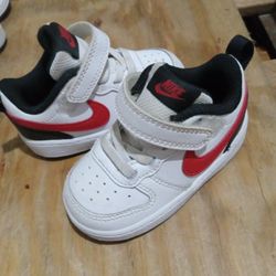 Infant Nike Court Borough Low 2... size 5c