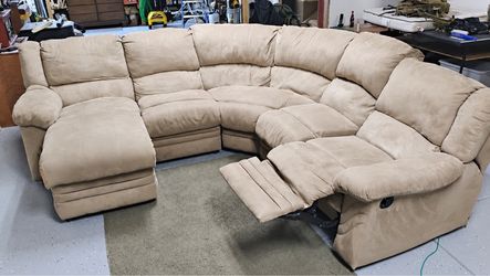 Large Sectional with Manual Recliner