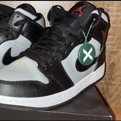 Jordan 1s mids SIZE9