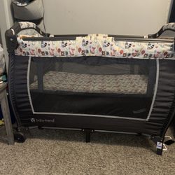 Babytrend Portable Play yard Lil Snooze Deluxe 