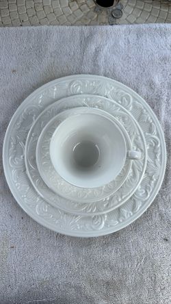 Lenox White Linen Collection Damasse 5 Piece Dinner Set