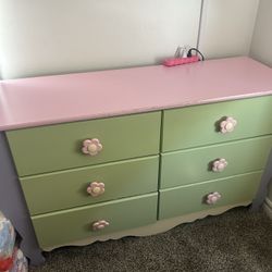 Matching Twin Bed & Six Drawer Dresser Combo