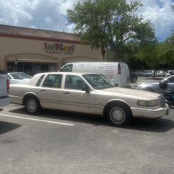 1995 Lincoln Town Car $1000