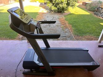 ProForm Pro 2000 Smart Treadmill with 10” HD Touchscreen Display